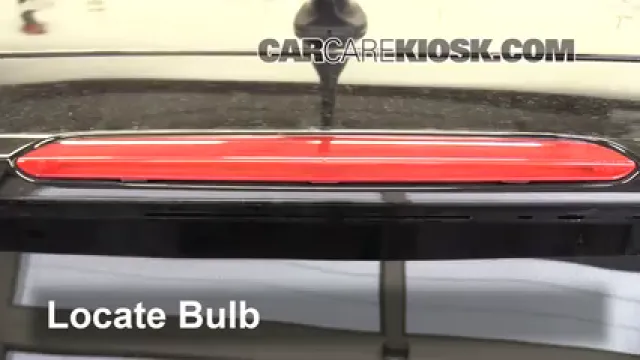 2016 Jeep Renegade Limited 2.4L 4 Cyl. Éclairage Feu de freinage central (remplacer l'ampoule)